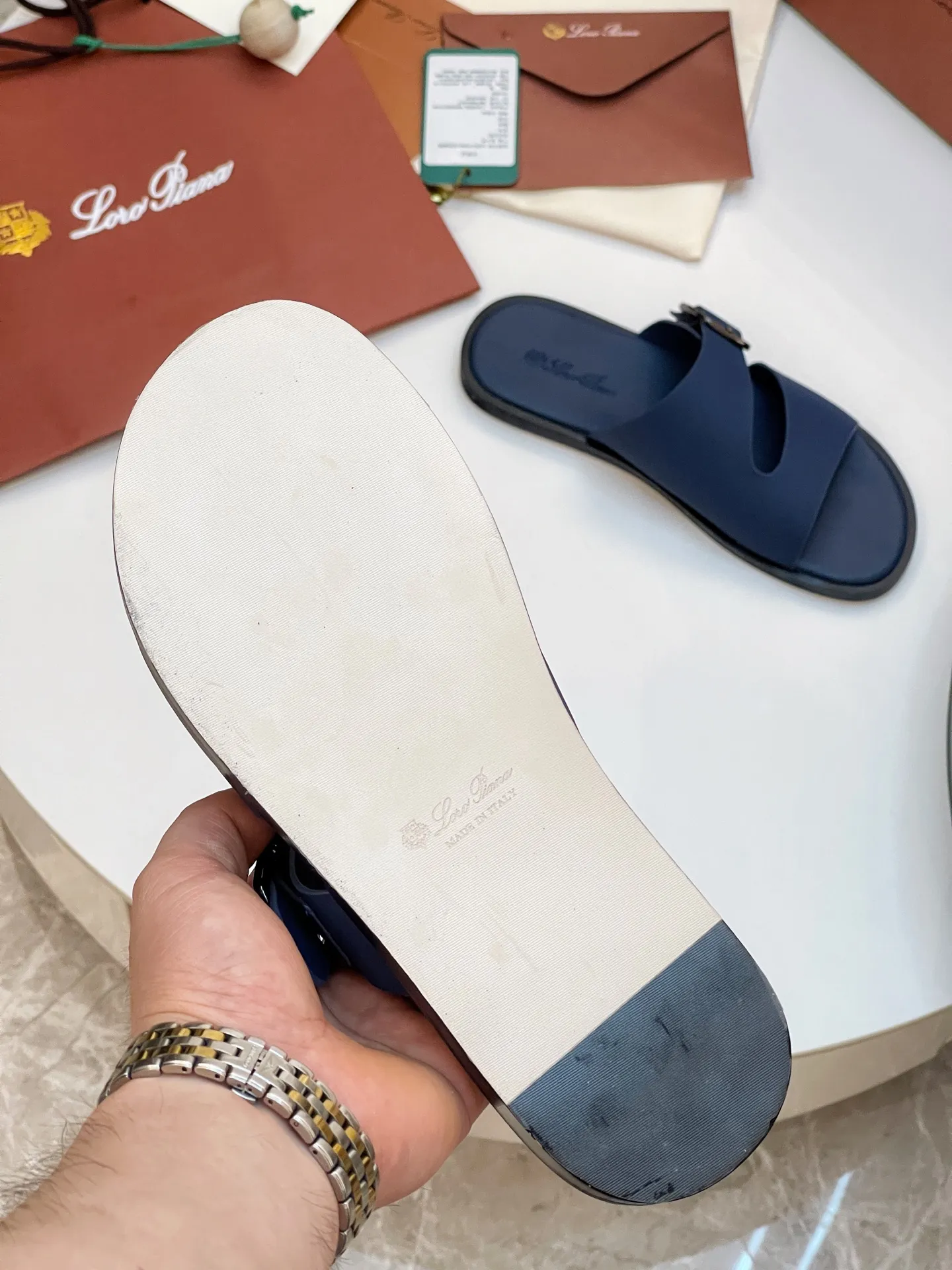 Men's shoes 💰420 Loro Piana, LP's popular spring and summer slippers are synchronized with the new counters, uppers are imported cowhide fabrics from Italy, high-quality splicing technology, soles: original soles specially provided by the original factory, exclusive molded soles are super comfortable, original factory orders, 🔍🔍high quality, you can go in and out of the counter at will, welcome to compare, code number 39-44 (order 38 45 46)